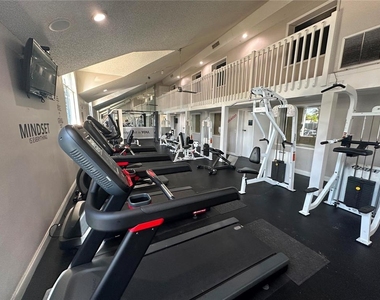 4658 Commander Drive - Photo Thumbnail 17