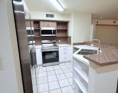 832 Camargo Way - Photo Thumbnail 7
