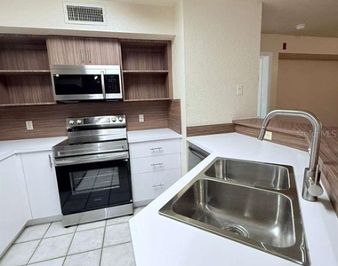 832 Camargo Way - Photo Thumbnail 8