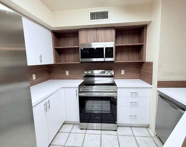 832 Camargo Way - Photo Thumbnail 5