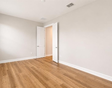 16628 Silver Brook Way - Photo Thumbnail 17