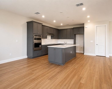 16628 Silver Brook Way - Photo Thumbnail 3