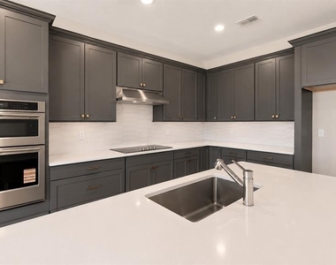 16628 Silver Brook Way - Photo Thumbnail 6
