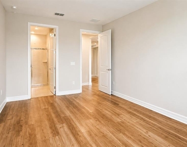 16628 Silver Brook Way - Photo Thumbnail 13