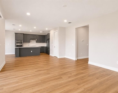 16628 Silver Brook Way - Photo Thumbnail 4