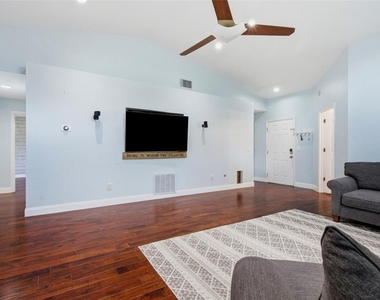 12118 Dickenson Lane - Photo Thumbnail 5