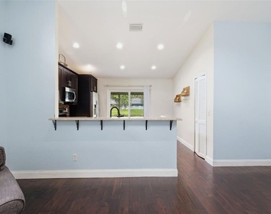 12118 Dickenson Lane - Photo Thumbnail 7