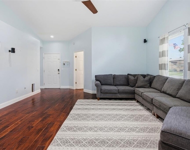 12118 Dickenson Lane - Photo Thumbnail 4