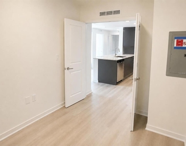5587 Millenia Park Boulevard - Photo Thumbnail 7