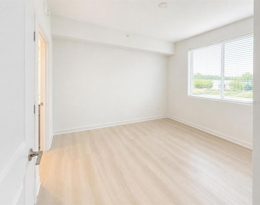 5587 Millenia Park Boulevard - Photo Thumbnail 16