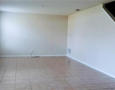8026 Corkfield Ave - Photo Thumbnail 12