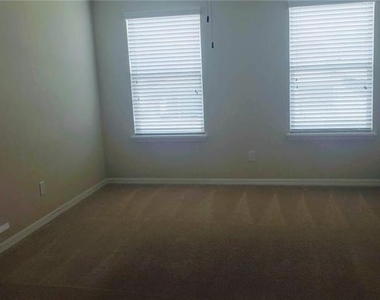 8026 Corkfield Ave - Photo Thumbnail 7