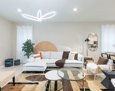 7215 Oakmoss Loop - Photo Thumbnail 4