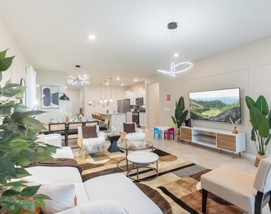 7215 Oakmoss Loop - Photo Thumbnail 5