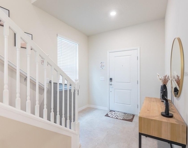 7215 Oakmoss Loop - Photo Thumbnail 2
