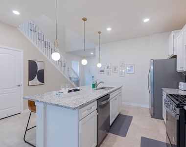 7215 Oakmoss Loop - Photo Thumbnail 14