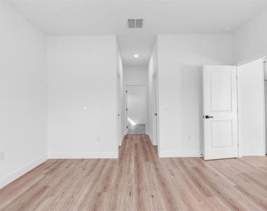 4411 Sw 172nd St Road - Photo Thumbnail 13