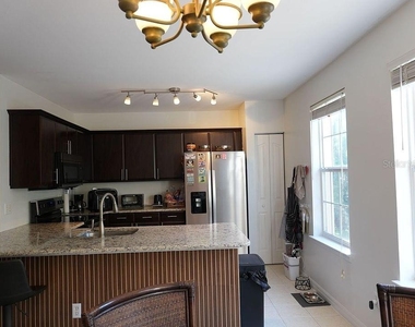 1004 Waterside Drive - Photo Thumbnail 10