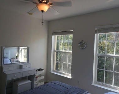 1004 Waterside Drive - Photo Thumbnail 44