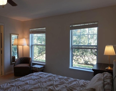 1004 Waterside Drive - Photo Thumbnail 16