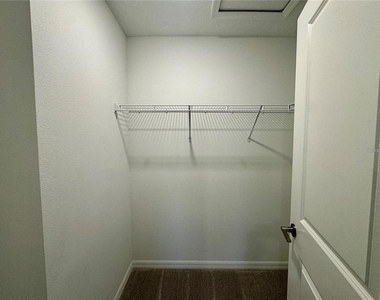 3037 Canary Avenue - Photo Thumbnail 16