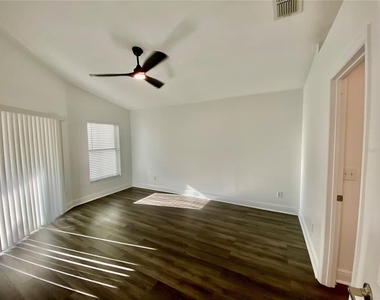 10264 Oak Crest Road - Photo Thumbnail 12