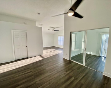10264 Oak Crest Road - Photo Thumbnail 3