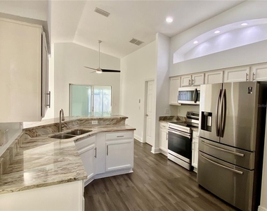 10264 Oak Crest Road - Photo Thumbnail 7