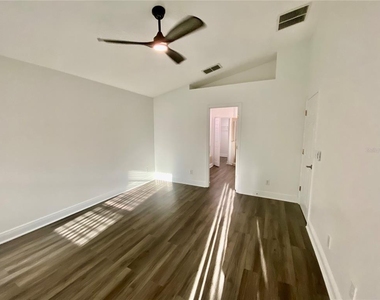 10264 Oak Crest Road - Photo Thumbnail 13