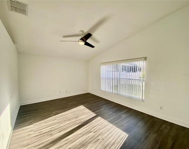 10264 Oak Crest Road - Photo Thumbnail 4