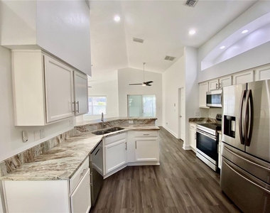 10264 Oak Crest Road - Photo Thumbnail 6