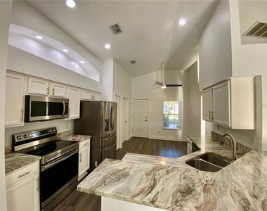 10264 Oak Crest Road - Photo Thumbnail 10