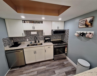 4022 Beaver Lane - Photo Thumbnail 7