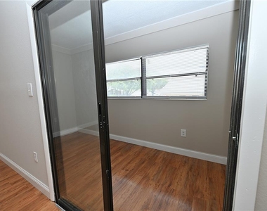 349 E Market Square - Photo Thumbnail 23