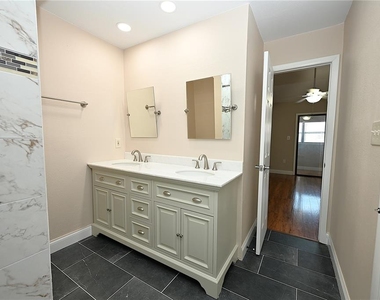 349 E Market Square - Photo Thumbnail 26