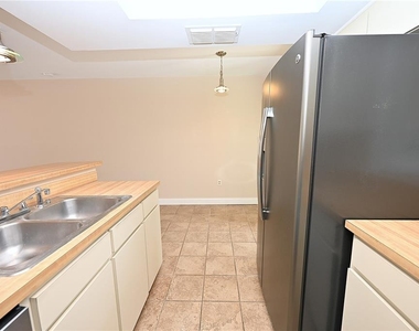 349 E Market Square - Photo Thumbnail 4