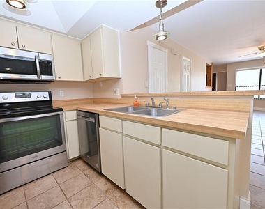349 E Market Square - Photo Thumbnail 6