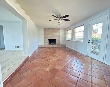 1241 N Lake Elbert Drive Ne - Photo Thumbnail 3