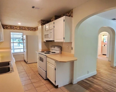 912 Lake Jessie Drive - Photo Thumbnail 6