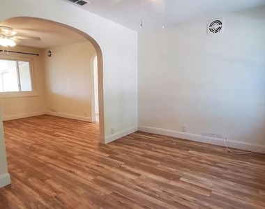 912 Lake Jessie Drive - Photo Thumbnail 7