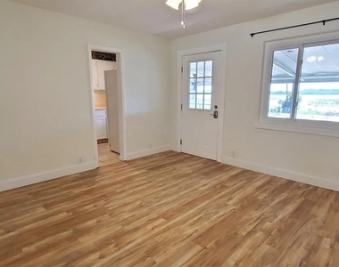 912 Lake Jessie Drive - Photo Thumbnail 5