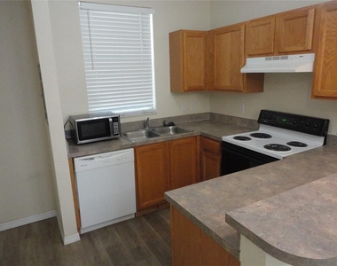 3584 Sw 30th Way - Photo Thumbnail 1