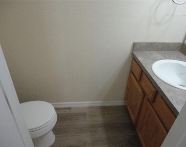 3584 Sw 30th Way - Photo Thumbnail 5