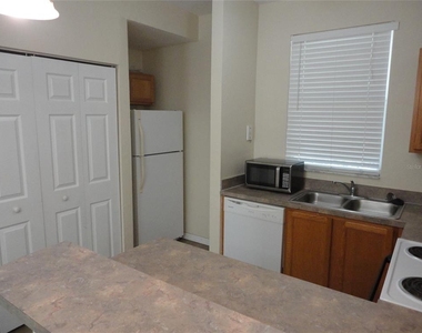 3584 Sw 30th Way - Photo Thumbnail 2