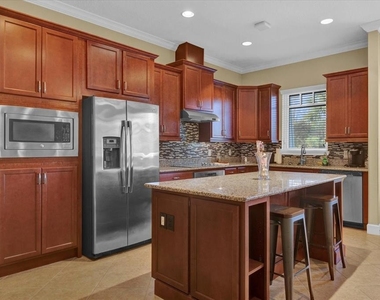9219 Laureate Boulevard - Photo Thumbnail 5