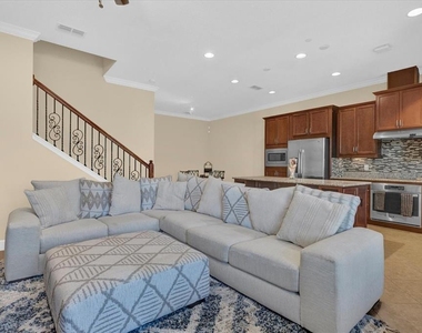 9219 Laureate Boulevard - Photo Thumbnail 2