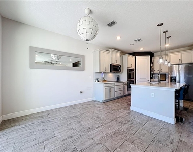 2501 Sky Stone Court - Photo Thumbnail 8
