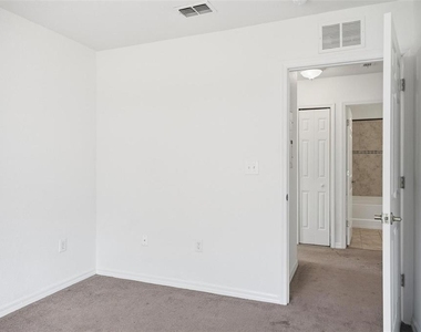4600 E Moody Boulevard - Photo Thumbnail 33