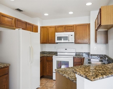 4600 E Moody Boulevard - Photo Thumbnail 8