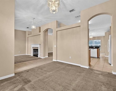 132 Berkshire Lane - Photo Thumbnail 7